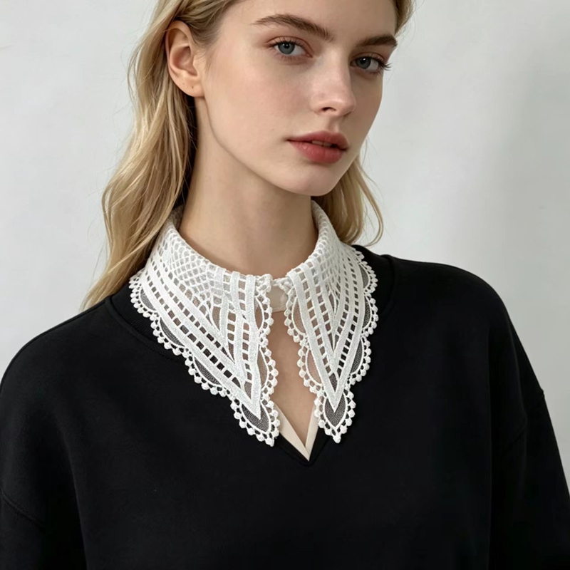 Shirts - ياقة نسائية بيضاء مزينة بالكشكشة، مزخرفة