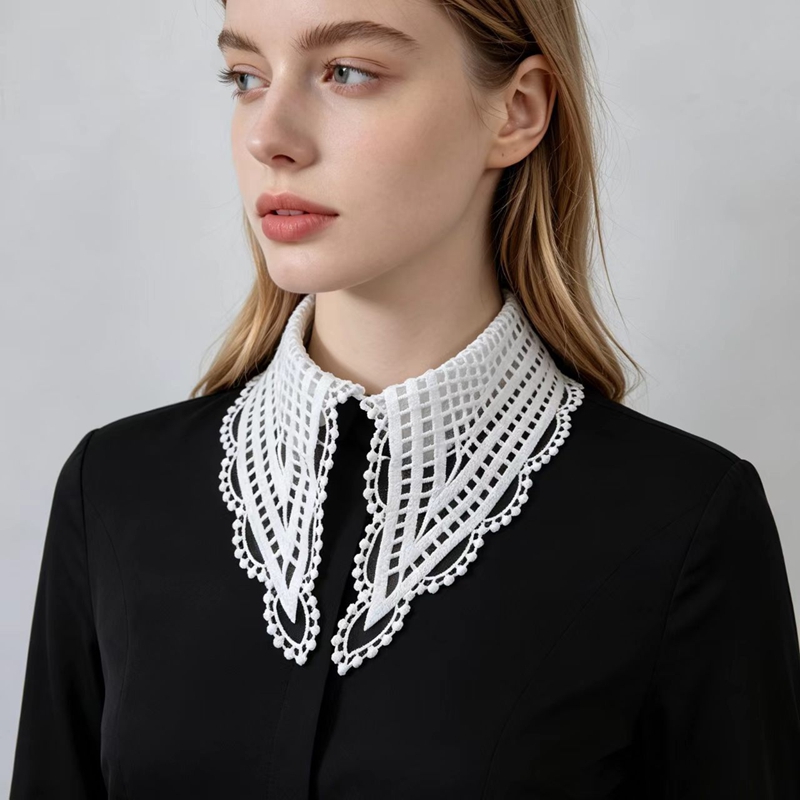 ياقة نسائية بيضاء مزينة بالكشك - مراجعة Shirts وسعره